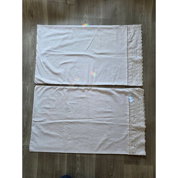 Vintage West Point Stevens White Pillowcases With Lace Trim - Picture 2 of 6